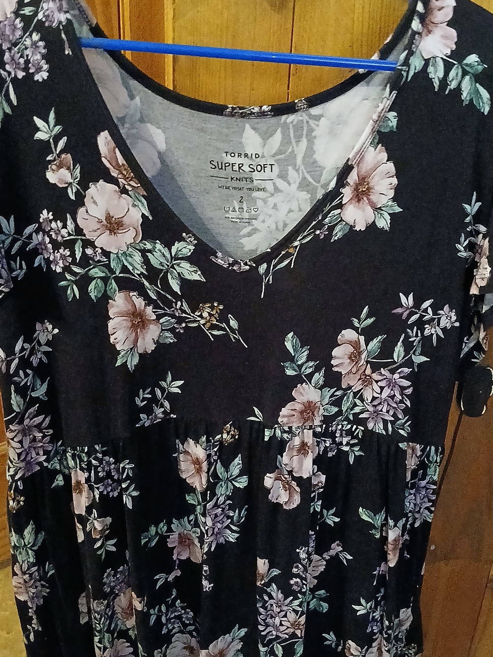 torrid Black Floral V-Neck Peplum Top - Picture 4 of 4